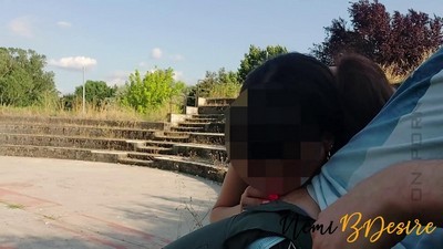 Девушка в одежде